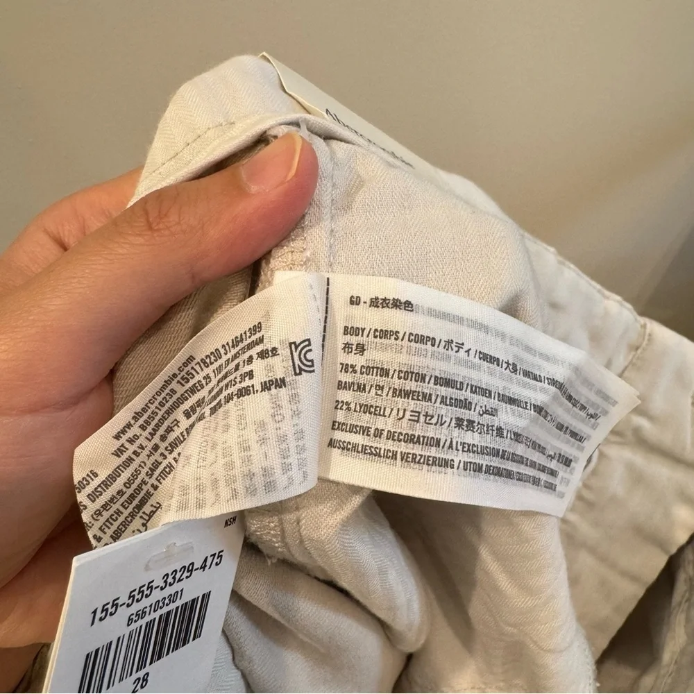 NWT Abercrombie & Fitch Pleated Cotton High Rise Wide Leg Trouser Tan
Size 28/6R - Picture 8 of 8